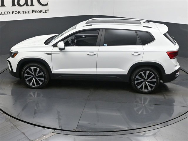 Used 2023 Volkswagen Taos SE w/ Panoramic Sunroof Package image 43