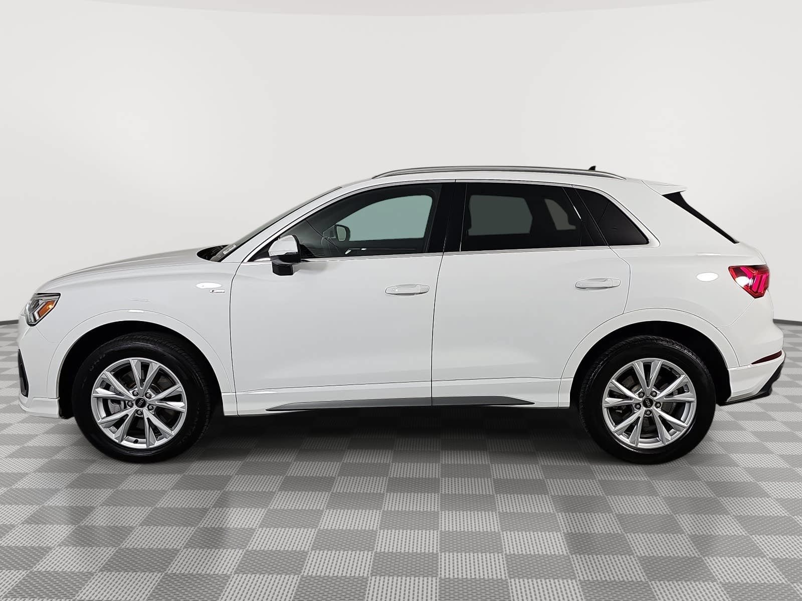 Used 2023 Audi Q3 2.0T Premium AWD/4WD image 5