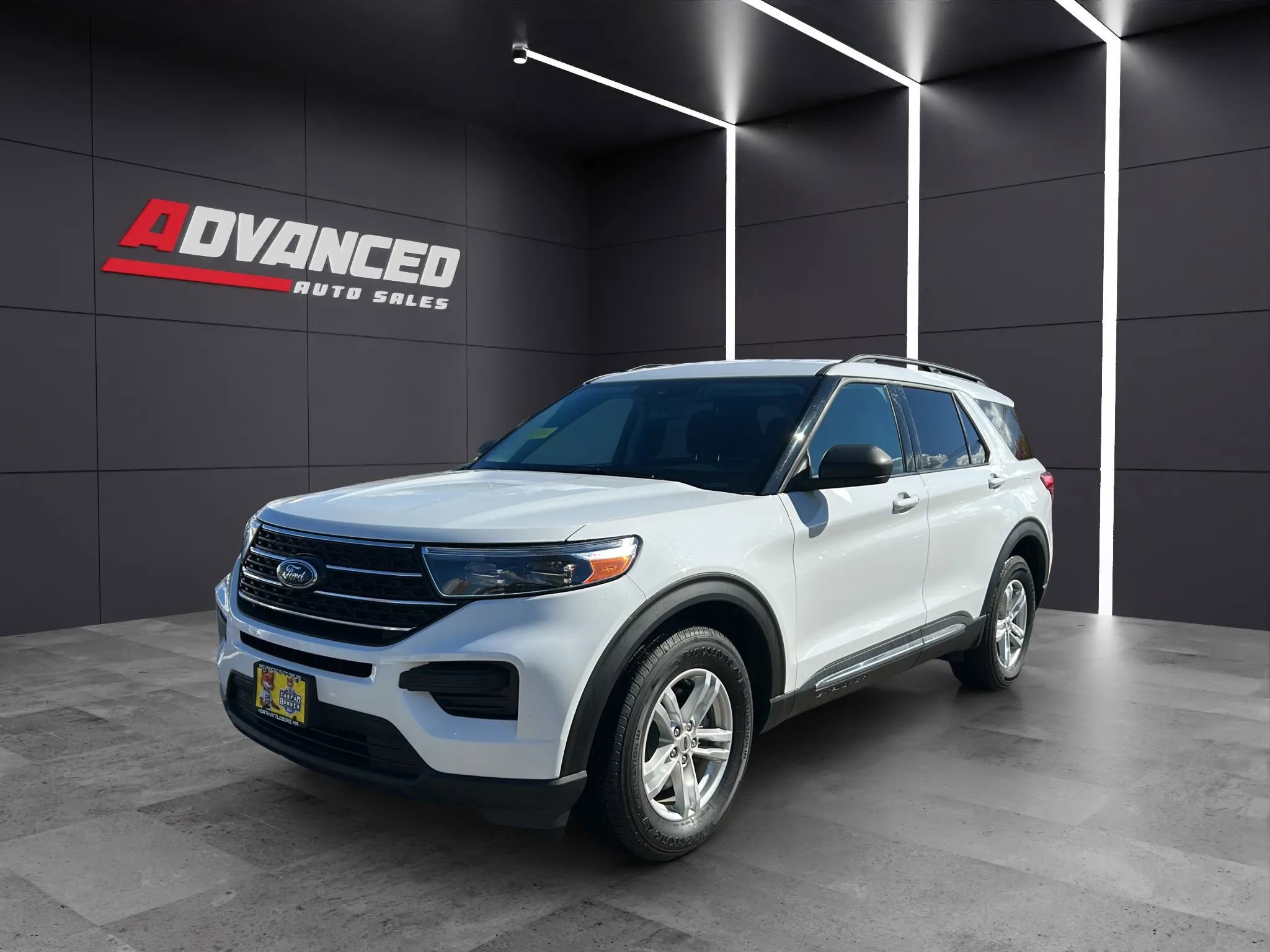 Used 2021 Ford Explorer XLT image 3