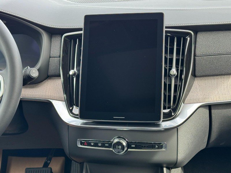 New 2026 Volvo XC90 T8 Ultra w/ Protection Package AWD/4WD image 8