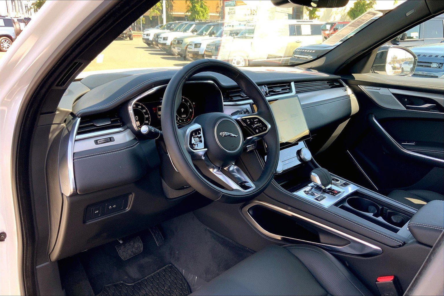 New 2025 Jaguar F-PACE R-Dynamic S image 9