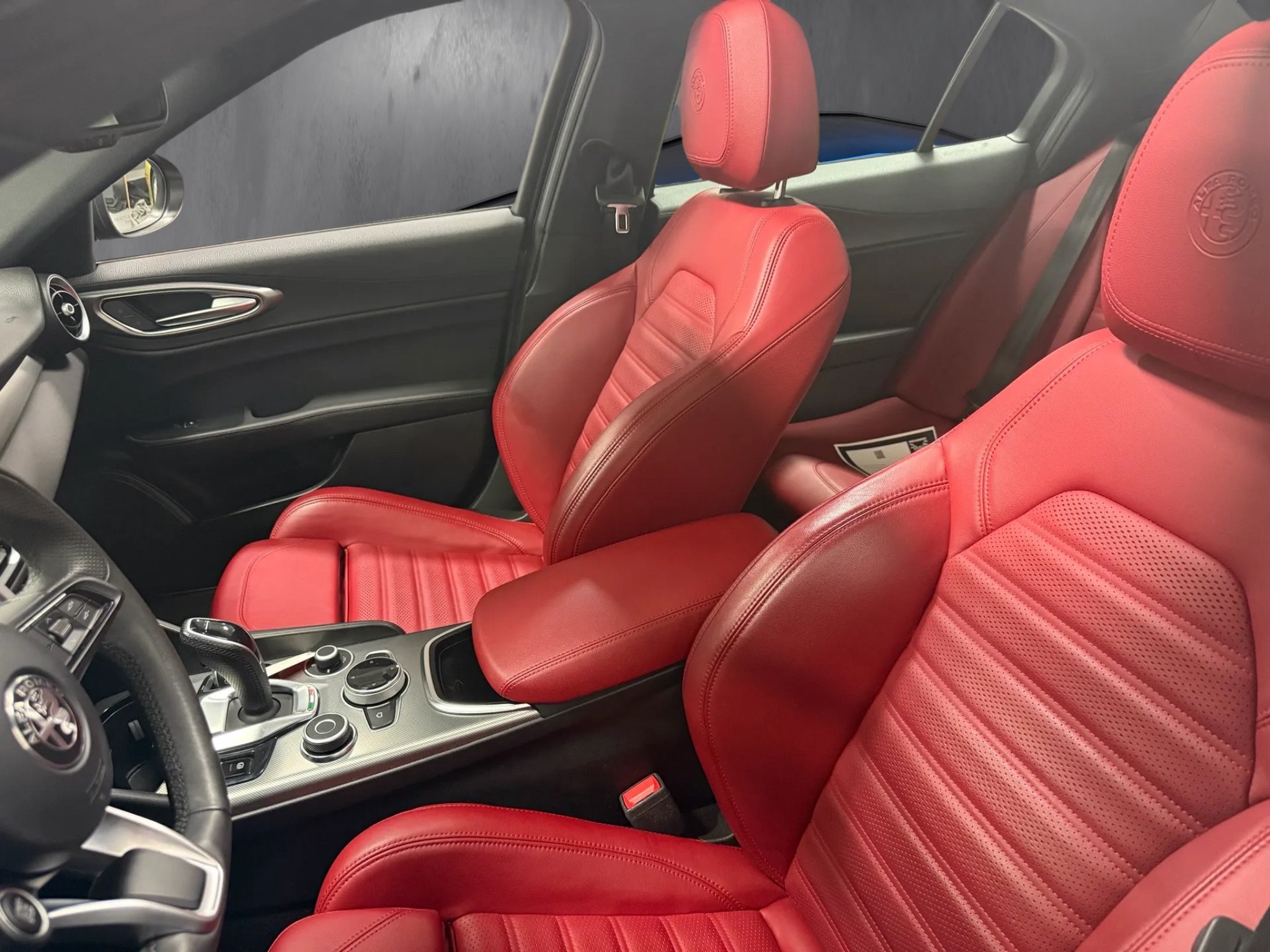 Used 2024 Alfa Romeo Giulia Veloce AWD/4WD image 12