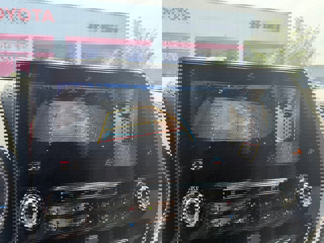 Used 2021 Toyota Highlander Limited image 8