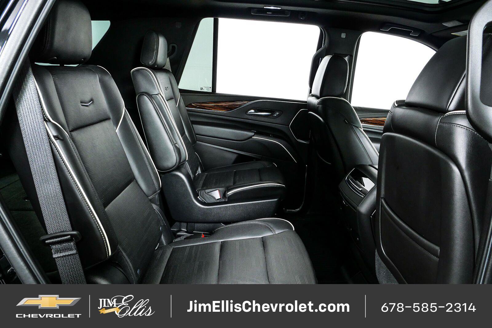 Used 2021 Cadillac Escalade Premium Luxury AWD/4WD image 23