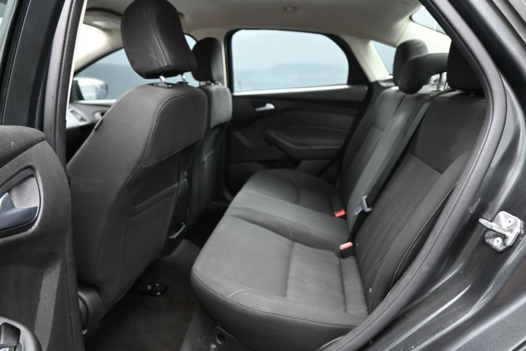 Used 2017 Ford Focus SE FWD image 12