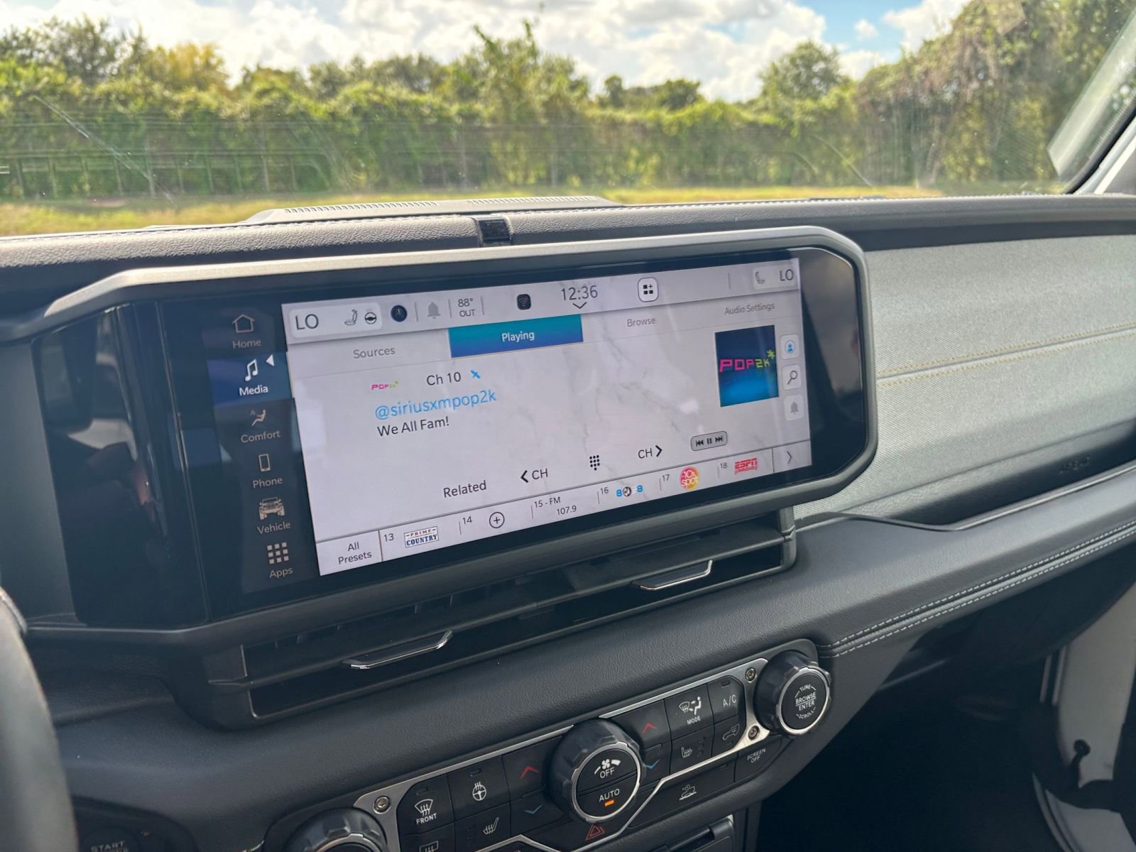 Used 2025 Jeep Wrangler Sahara image 21