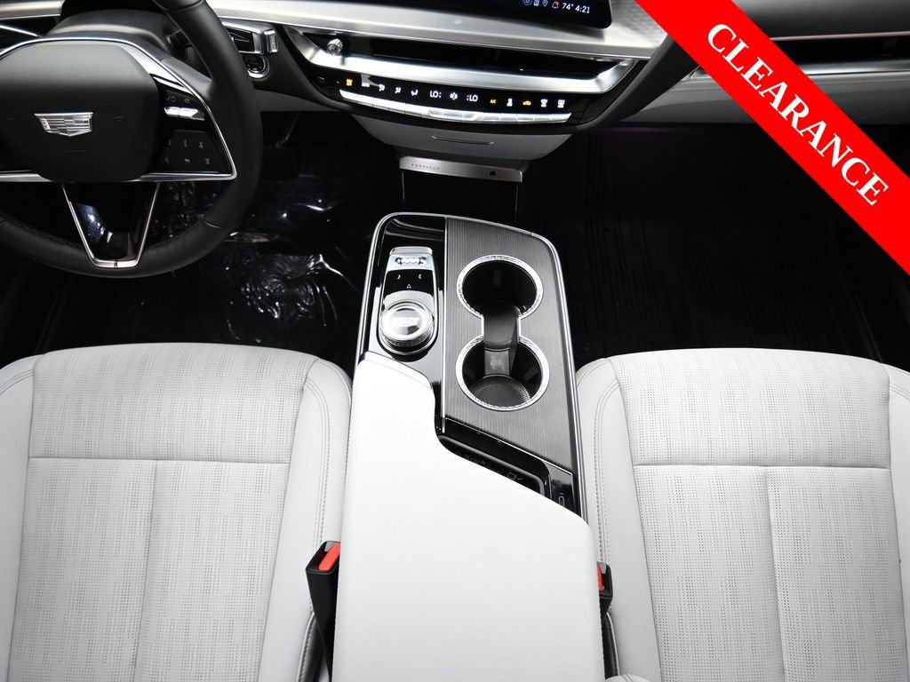 Used 2025 Cadillac Lyriq Sport image 33