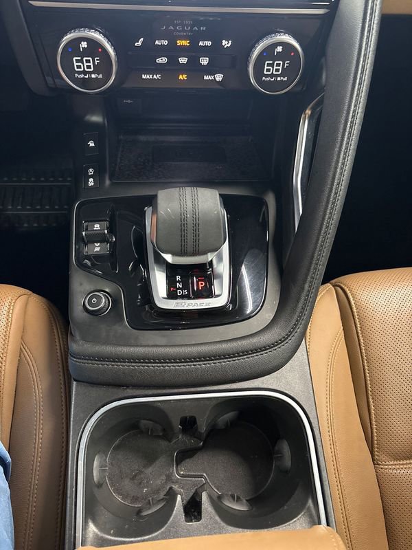 Used 2021 Jaguar E-PACE SE image 28