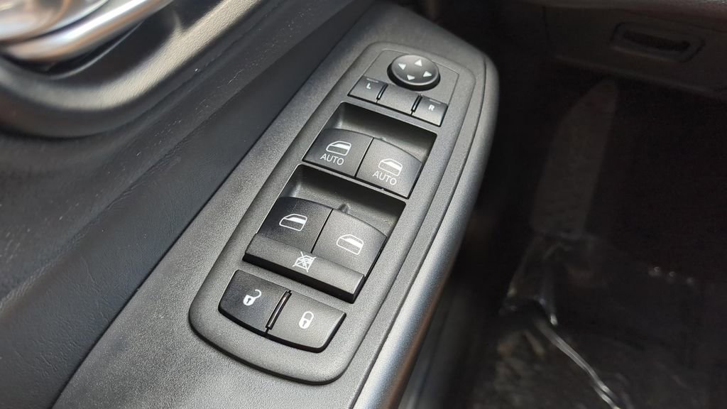 Used 2022 Jeep Cherokee Trailhawk w/ Technology Group B AWD/4WD image 20