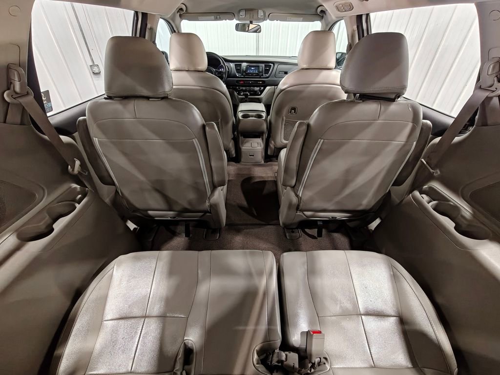 Used 2018 Kia Sedona L FWD image 31