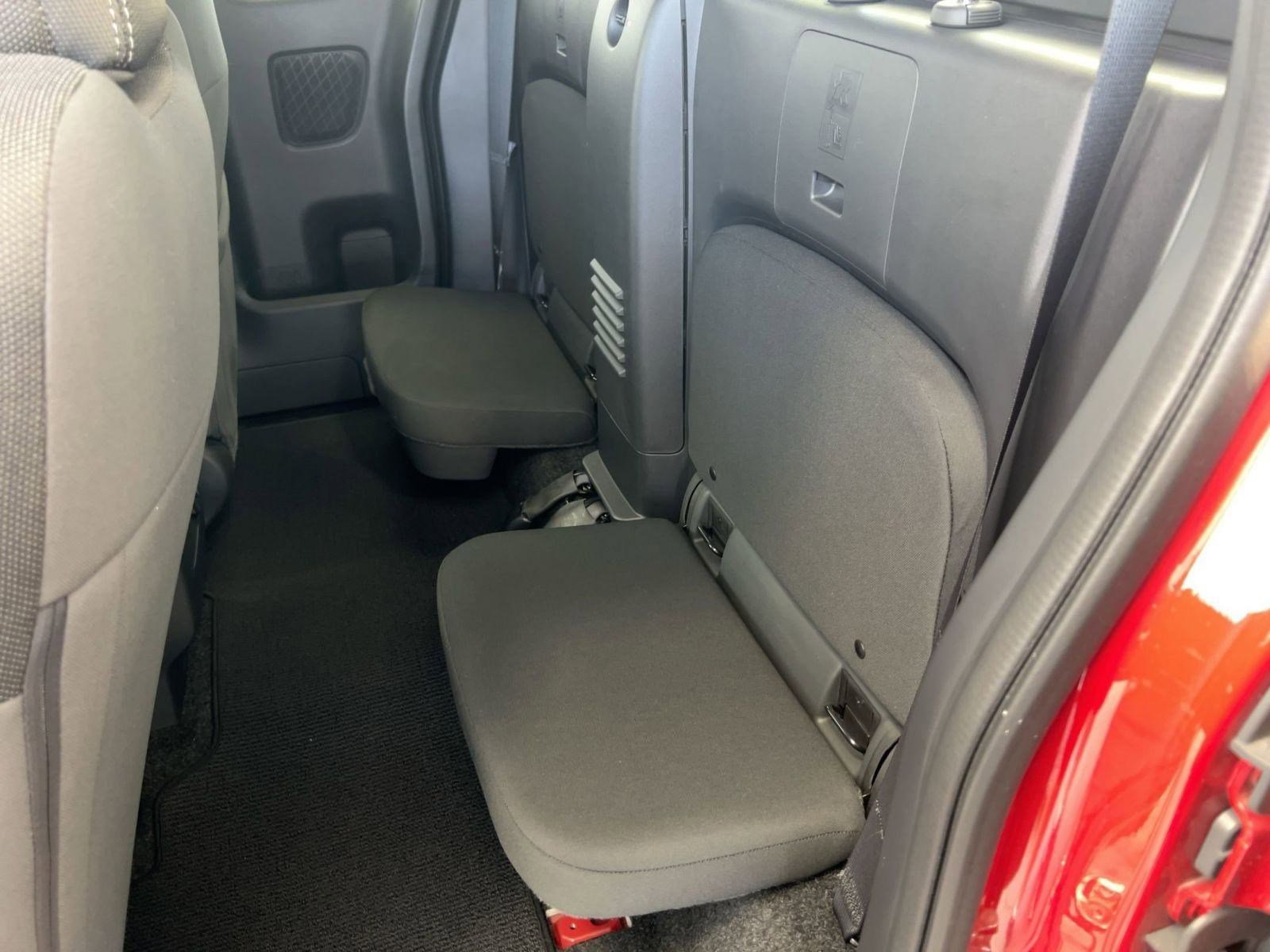 Used 2023 Nissan Frontier SV w/ SV Convenience Package image 15