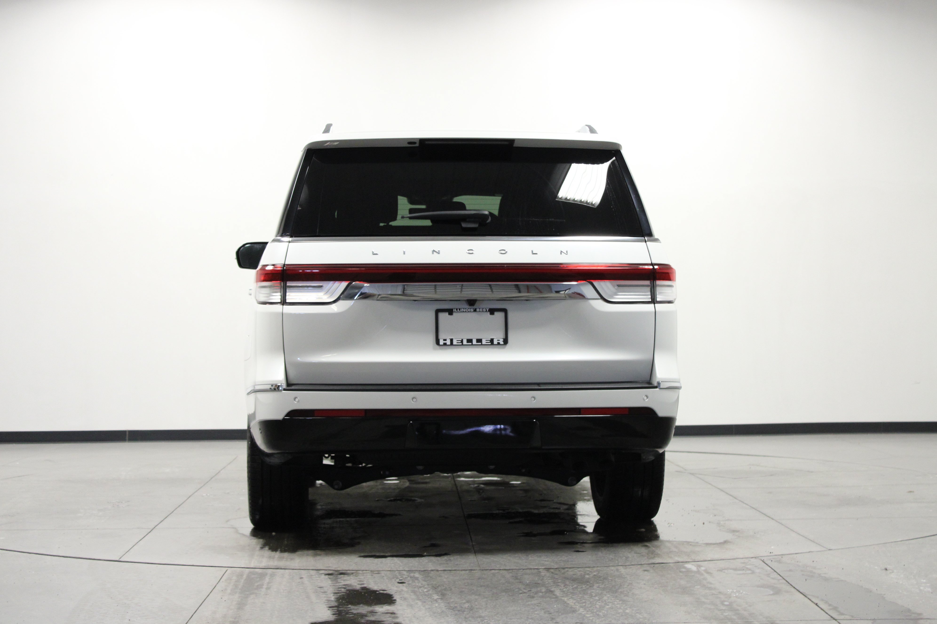 Used 2023 Lincoln Navigator Reserve AWD/4WD image 5