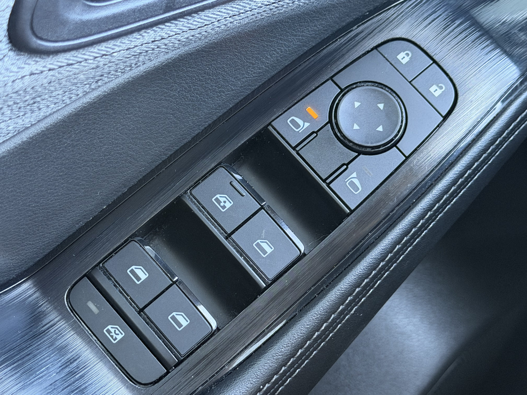 Used 2023 Nissan Rogue SV AWD/4WD image 18