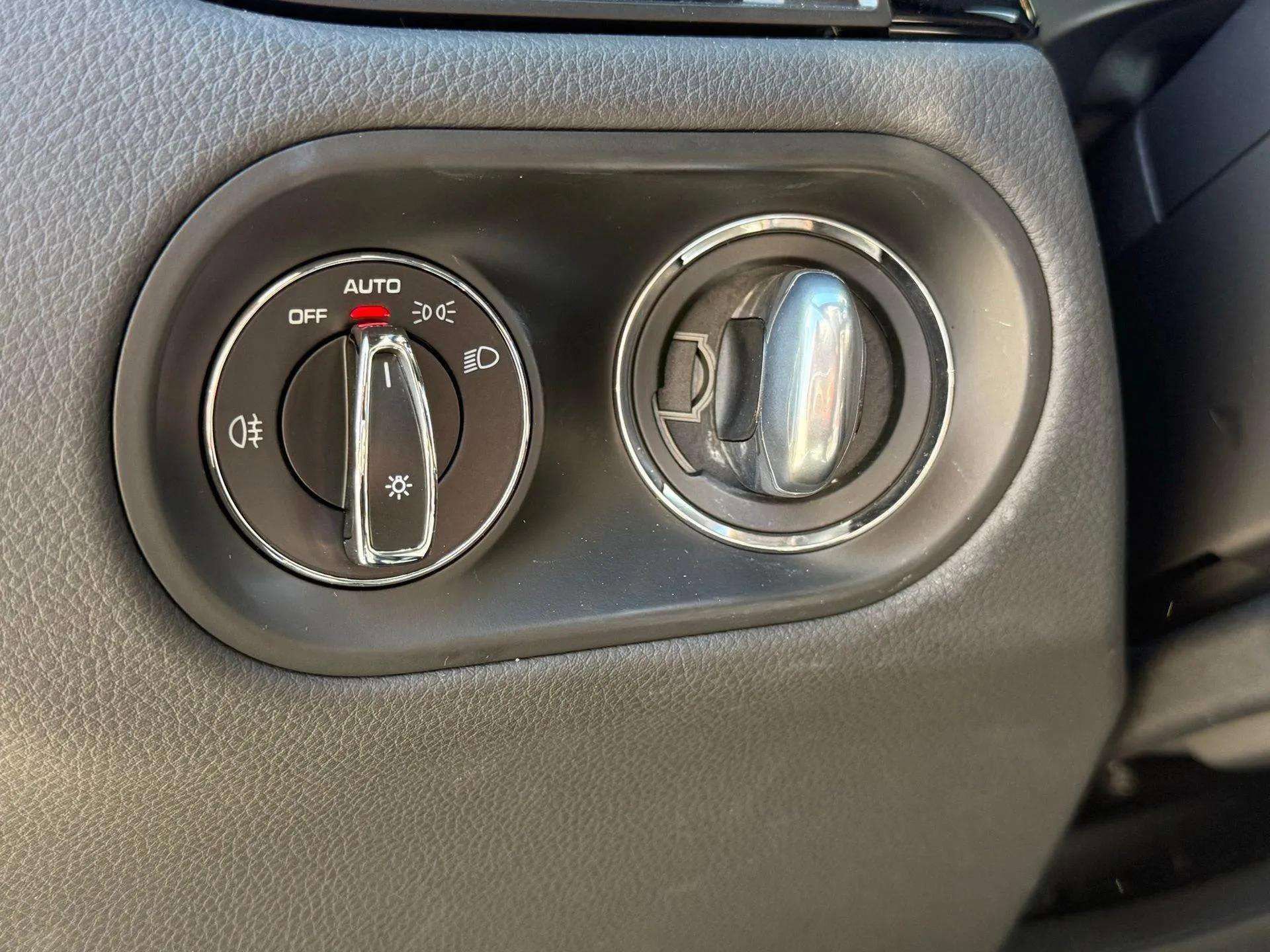 Used 2024 Porsche Macan image 36