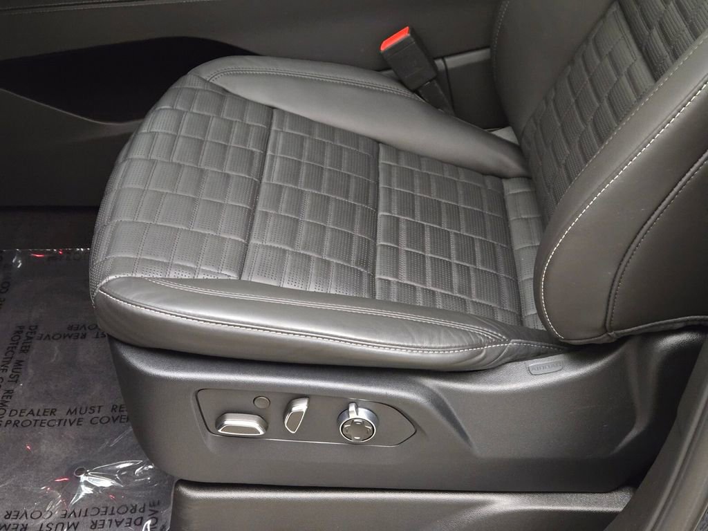 Used 2025 Cadillac Escalade ESV Sport Platinum AWD/4WD image 33