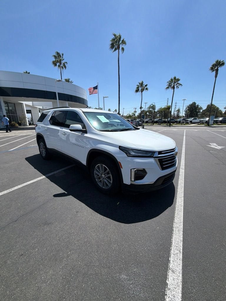 Used 2023 Chevrolet Traverse LT w/ Rear Camera Mirror Package AWD/4WD image 3