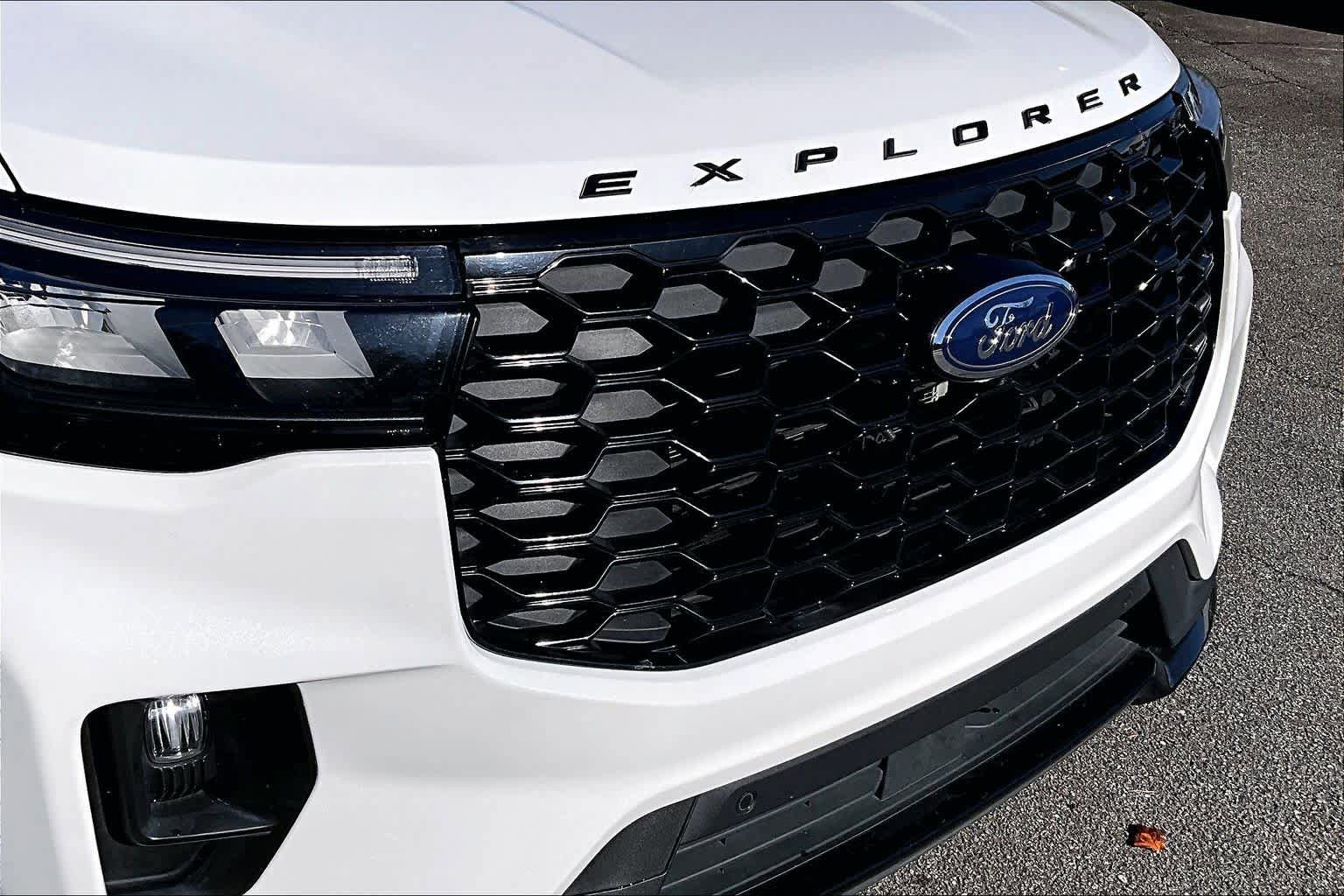Used 2025 Ford Explorer ST-Line AWD/4WD image 29