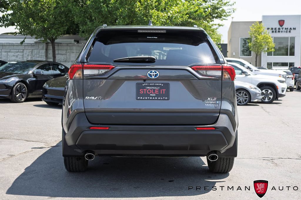 Used 2021 Toyota RAV4 XLE w/ Convenience Package AWD/4WD image 16