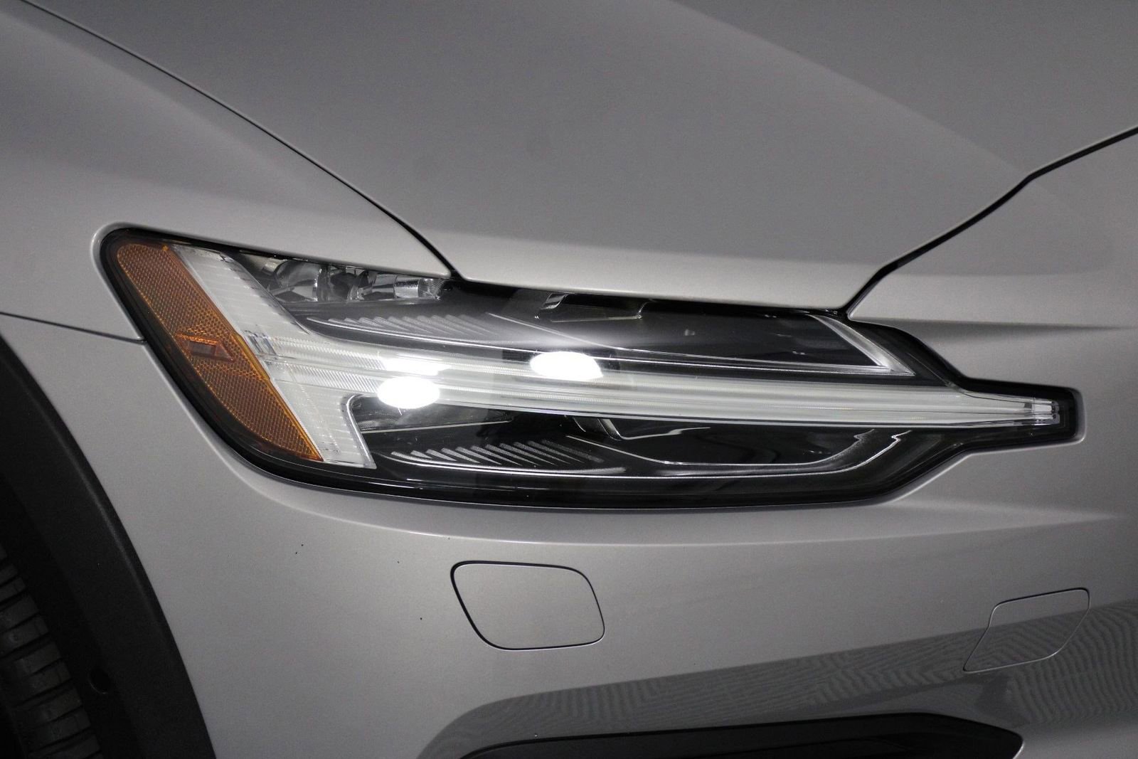 Used 2025 Volvo V60 B5 Cross Country Plus image 26