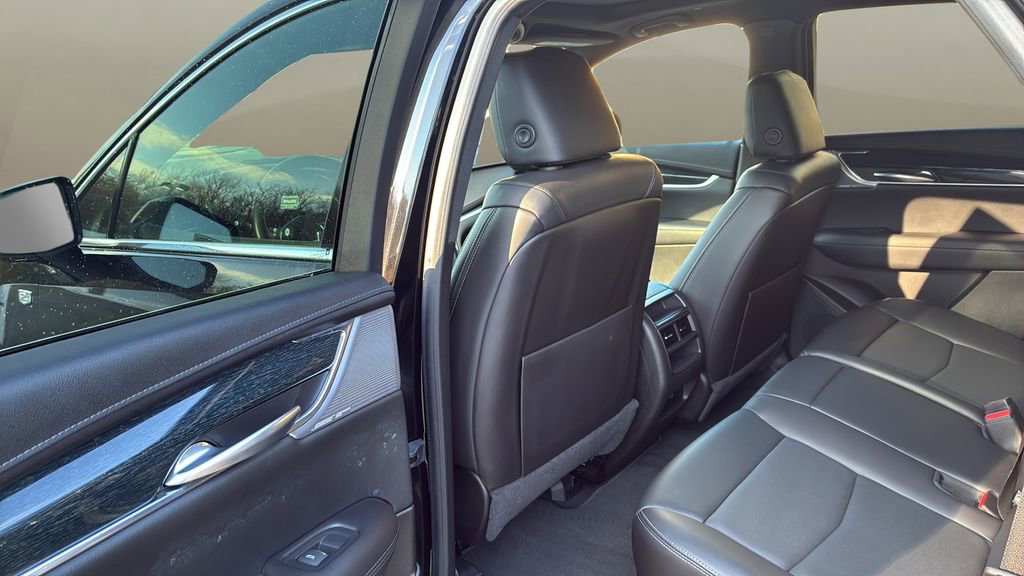 Certified 2023 Cadillac XT5 Premium Luxury w/ LPO, Floor Liner Package image 15