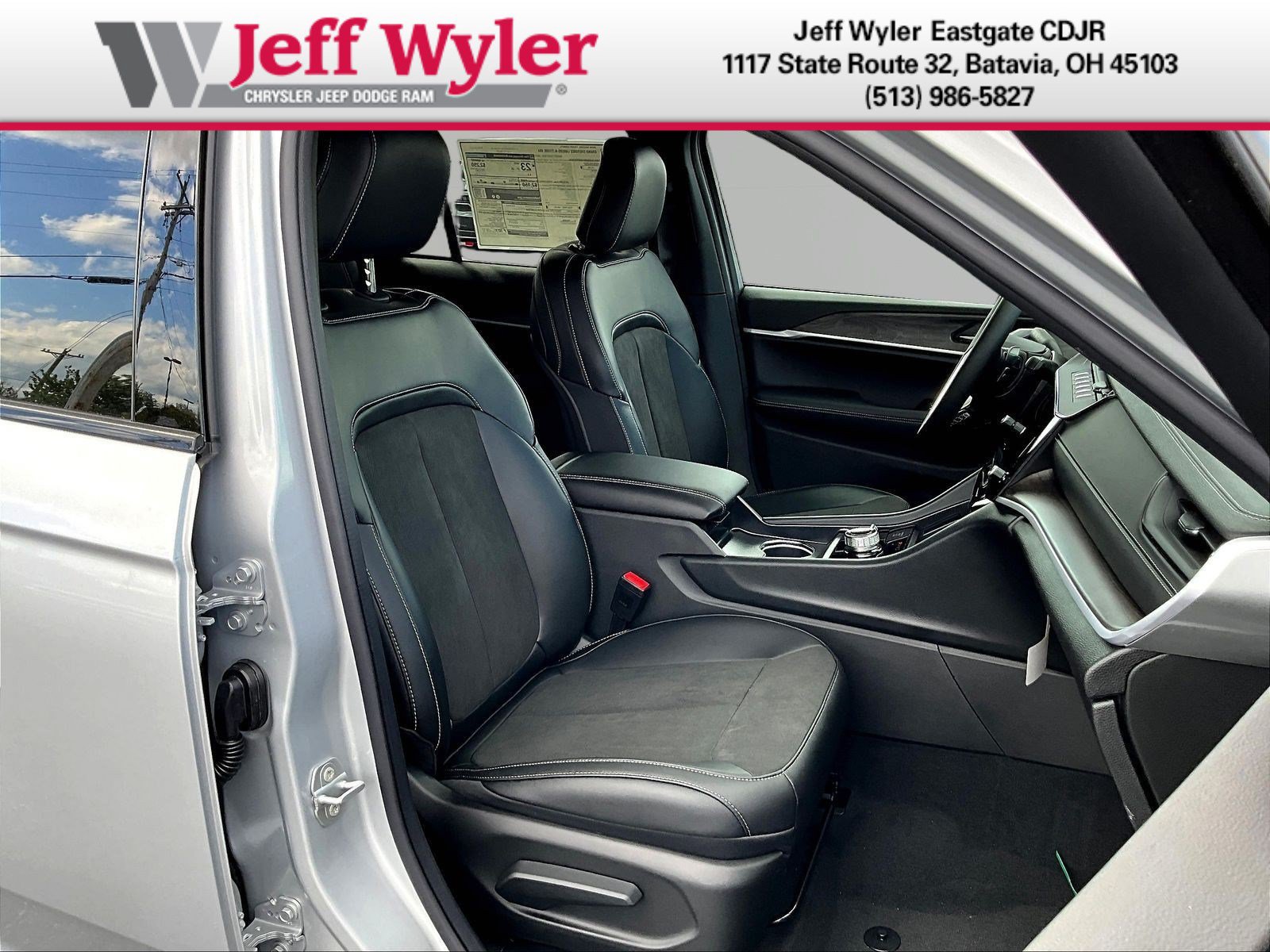 New 2026 Jeep Grand Cherokee Altitude AWD/4WD image 19