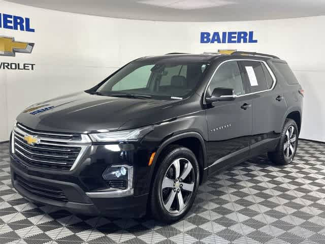 Used 2023 Chevrolet Traverse LT w/ LT Premium Package AWD/4WD image 1
