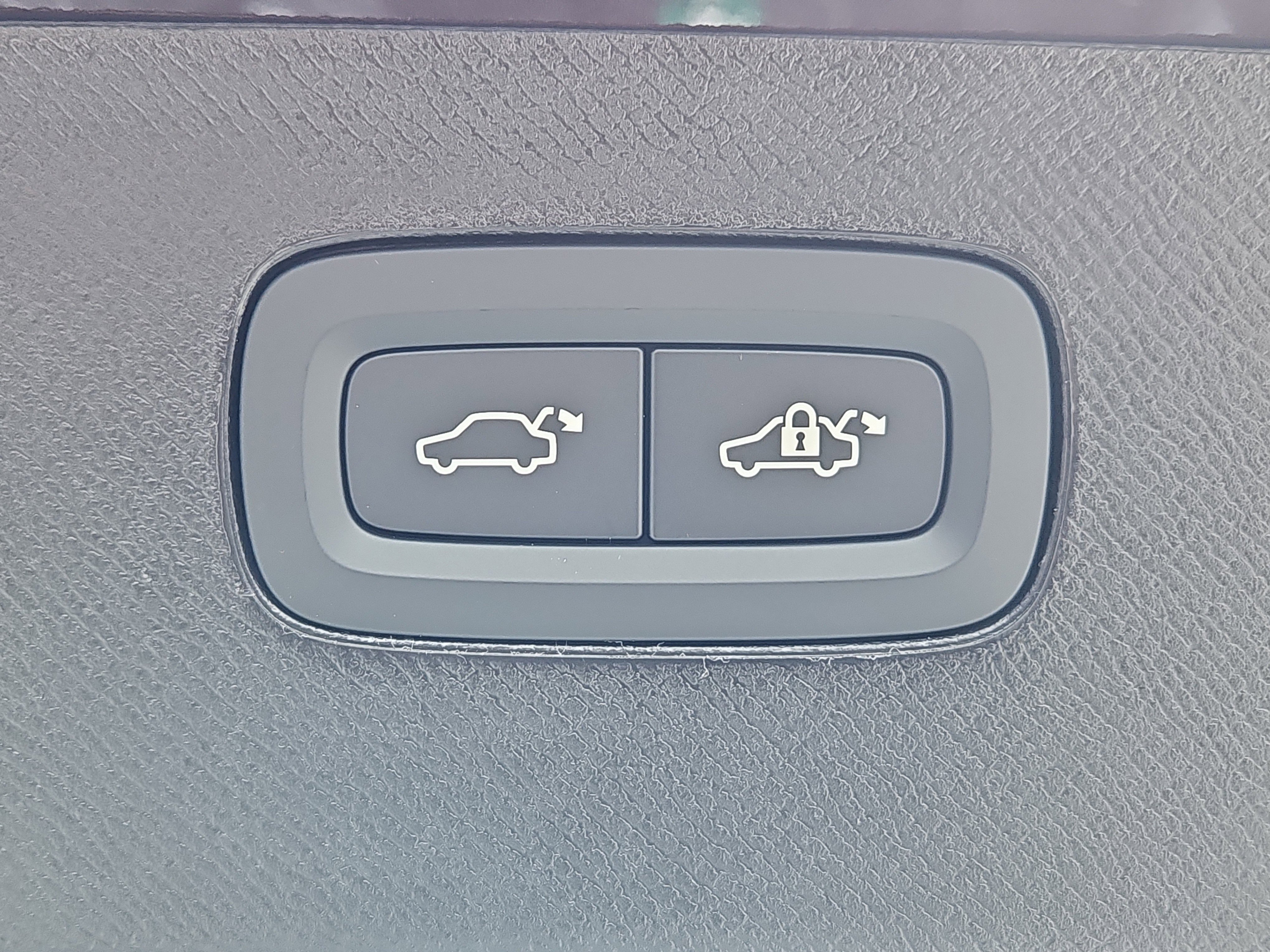 New 2026 Volvo XC90 T8 Plus w/ Protection Package Premier image 13