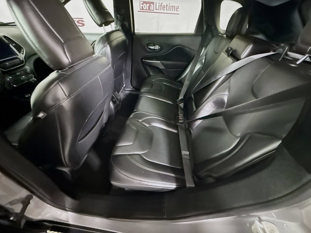 Used 2020 Jeep Cherokee Limited AWD/4WD image 28