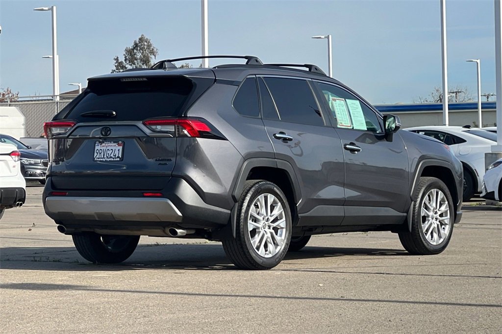 Used 2025 Toyota RAV4 Limited image 5