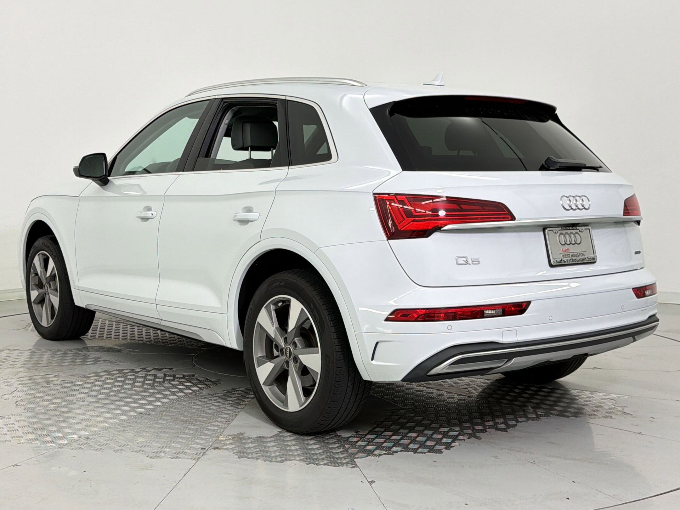 Used 2023 Audi Q5 2.0T Premium Plus w/ Premium Plus Package image 3