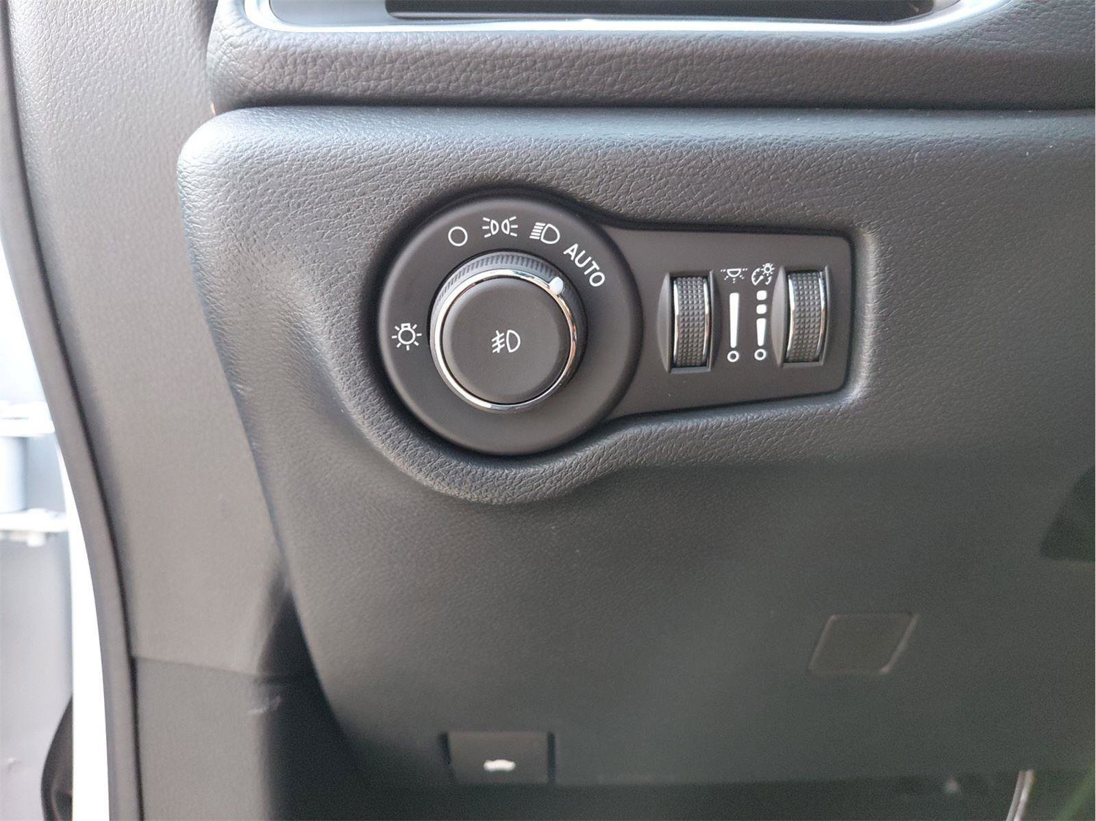 New 2026 Chrysler Pacifica Pinnacle image 32