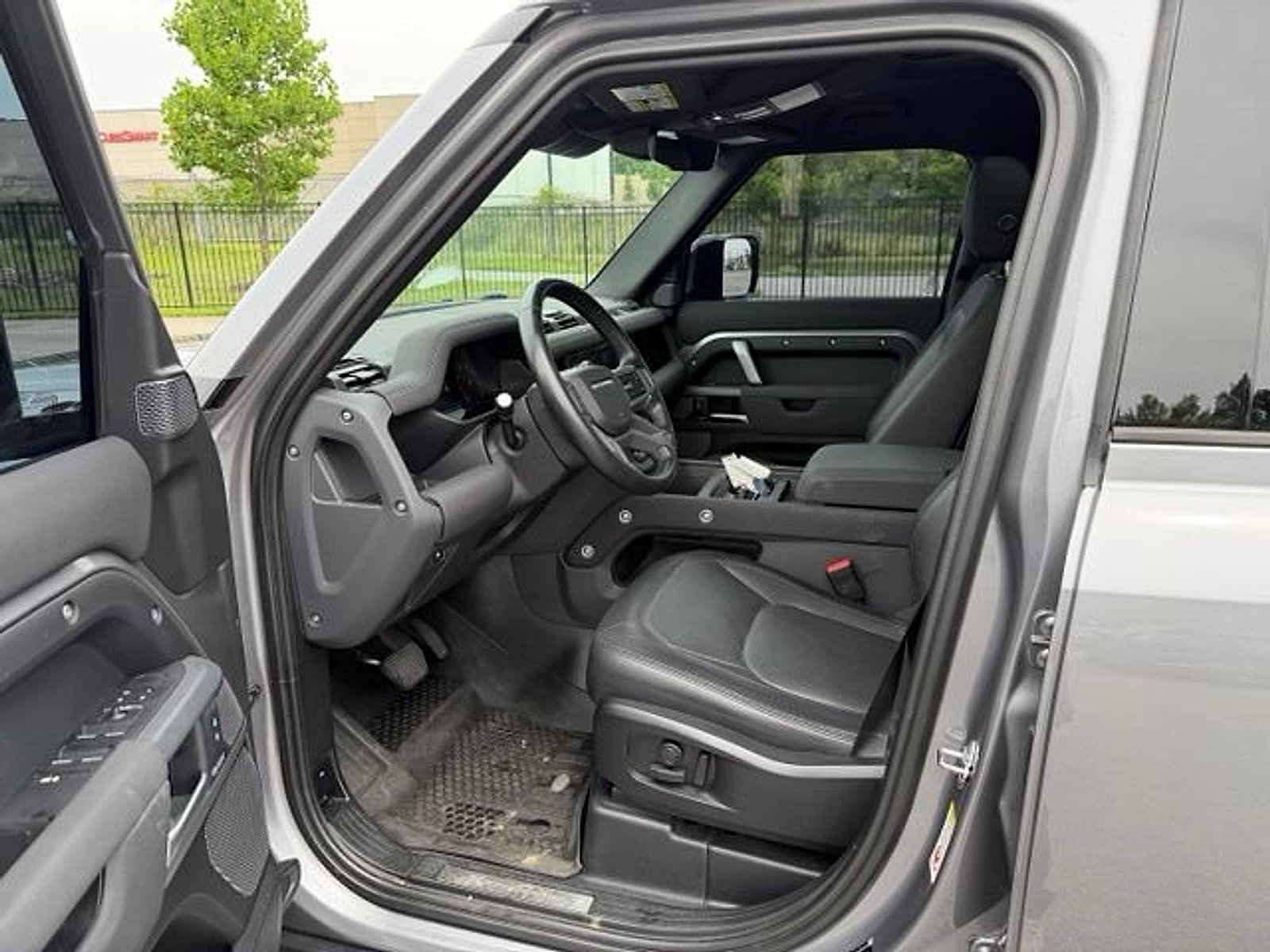 Used 2023 Land Rover Defender 110 X-Dynamic SE AWD/4WD image 9