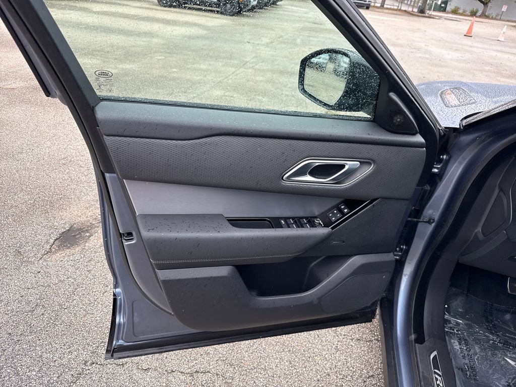 Used 2023 Land Rover Range Rover Velar R-Dynamic S image 13