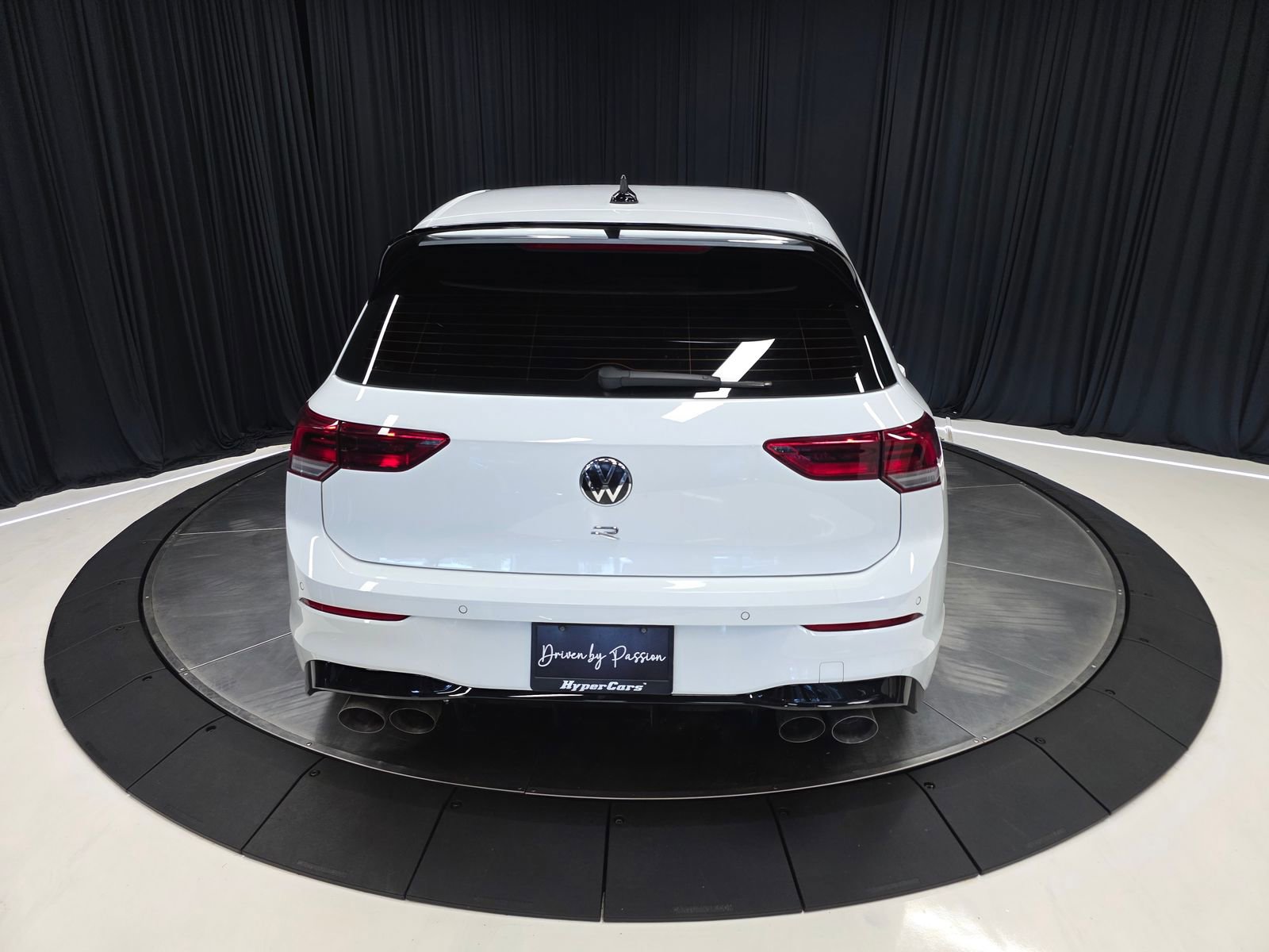 Used 2022 Volkswagen Golf R image 10