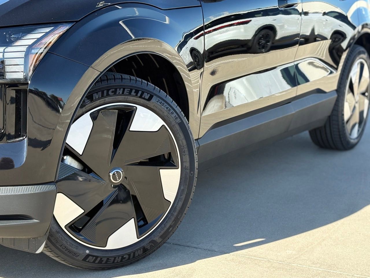 New 2026 Volvo EX30 Plus w/ Protection Package Premier image 9