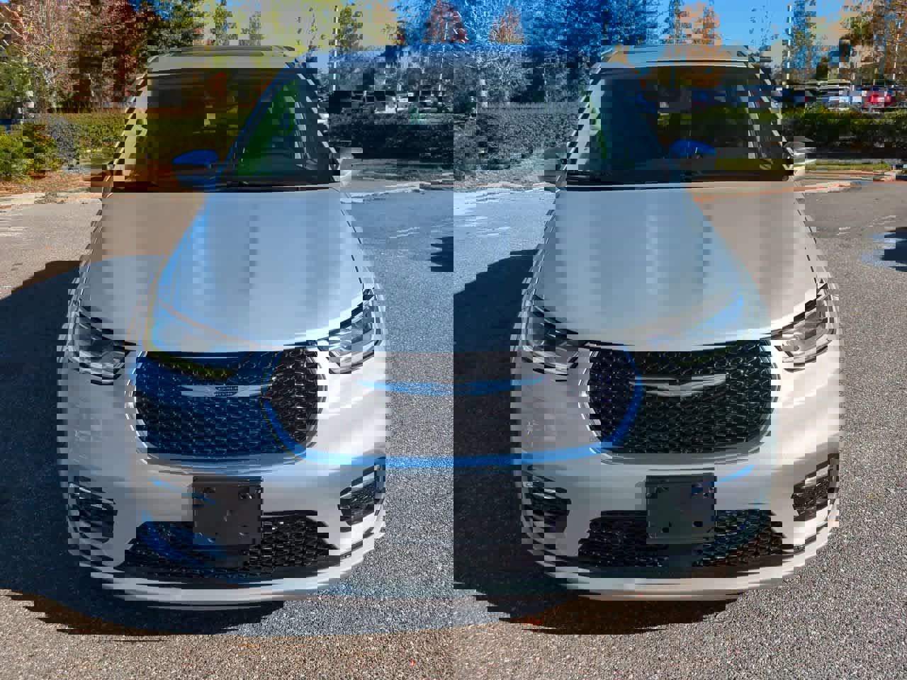 Used 2022 Chrysler Pacifica Limited image 9