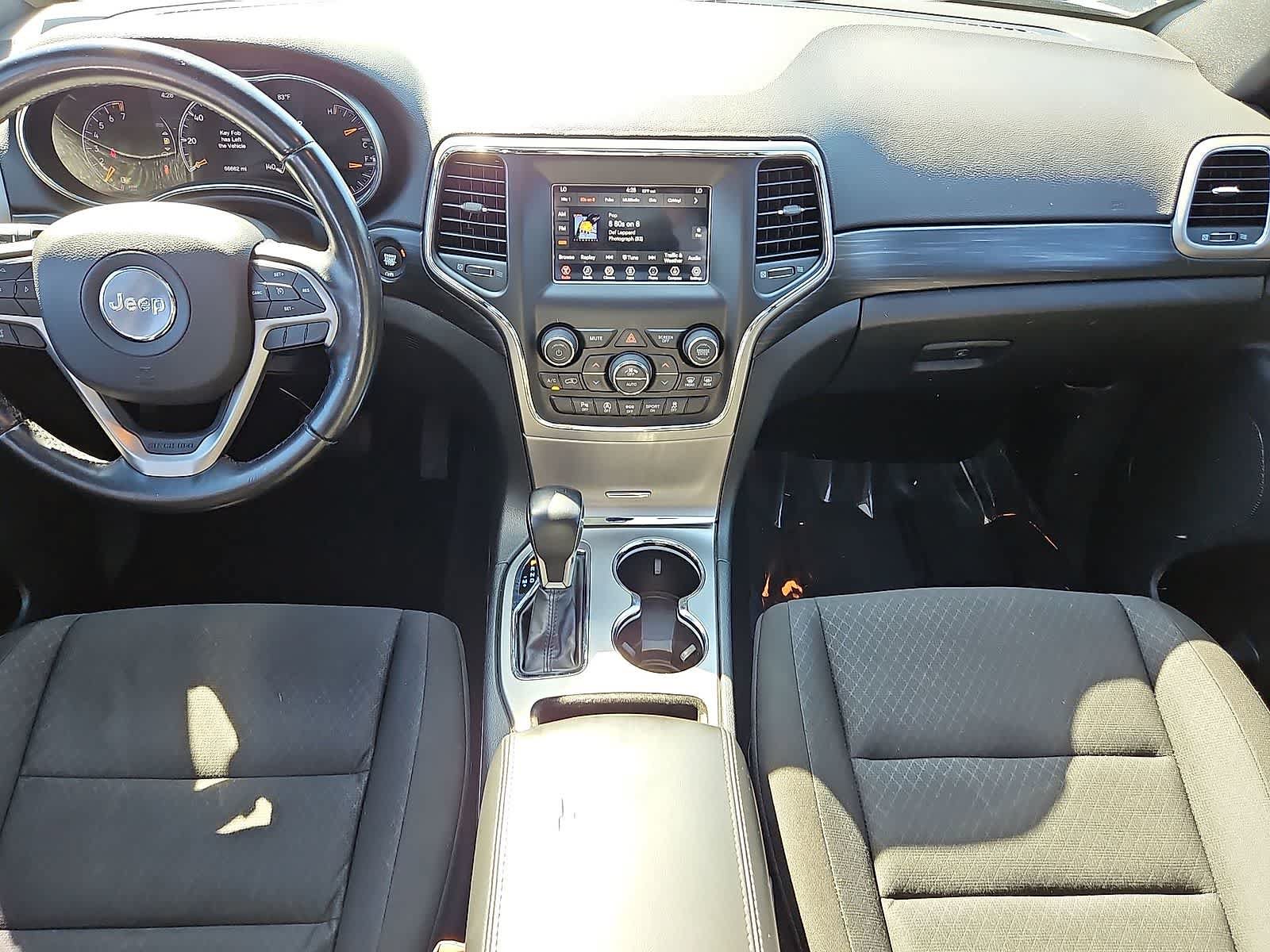 Used 2020 Jeep Grand Cherokee Laredo AWD/4WD image 27
