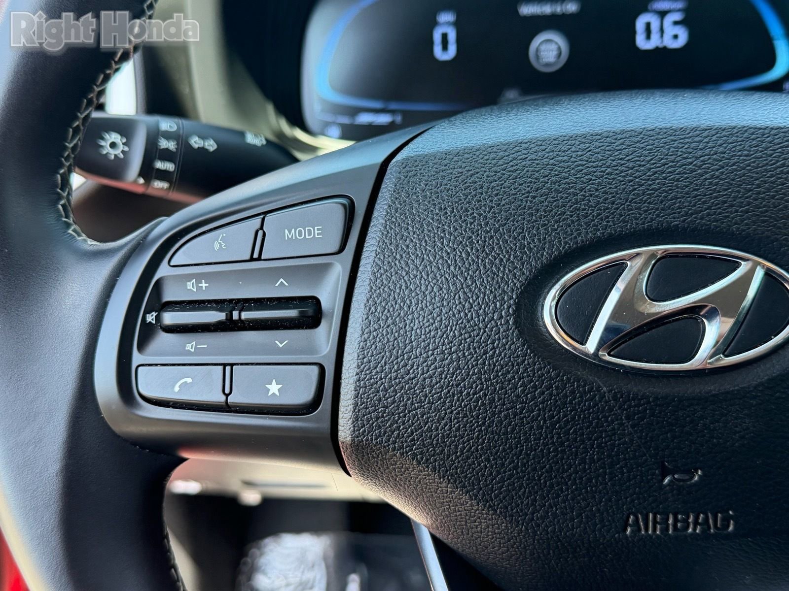 Used 2023 Hyundai Venue Limited FWD image 31