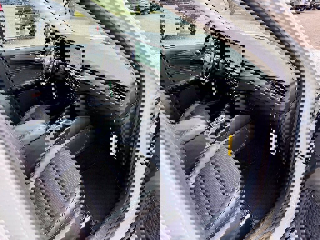 New 2025 Ford Escape SE image 17