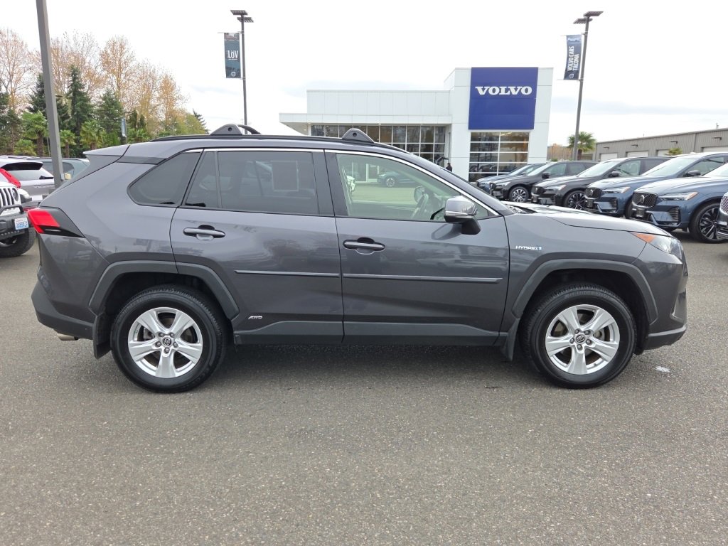 Used 2019 Toyota RAV4 LE image 9