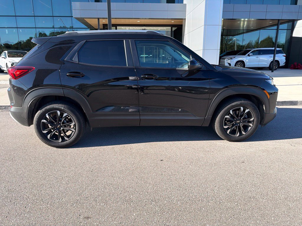 Used 2023 Chevrolet TrailBlazer LT AWD/4WD image 2