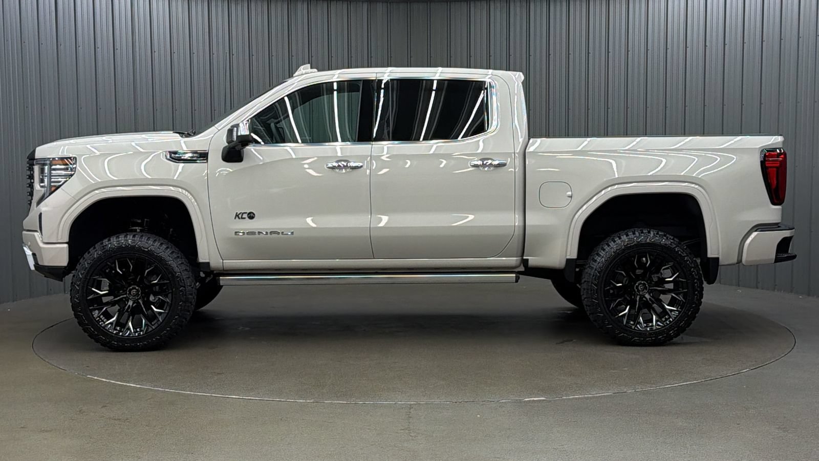 Used 2026 GMC Sierra 1500 Denali Ultimate AWD/4WD image 2