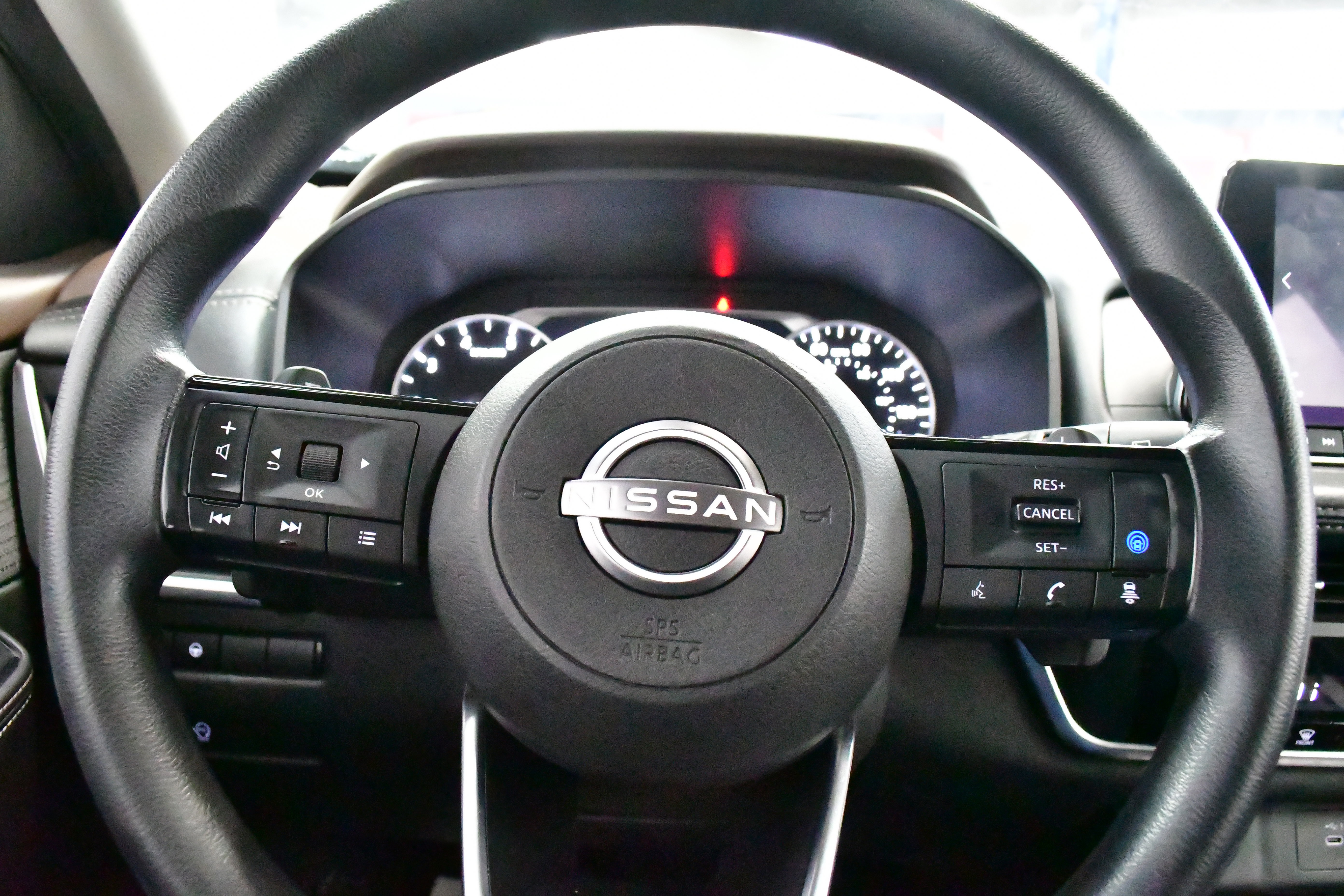 Used 2023 Nissan Rogue SV image 32