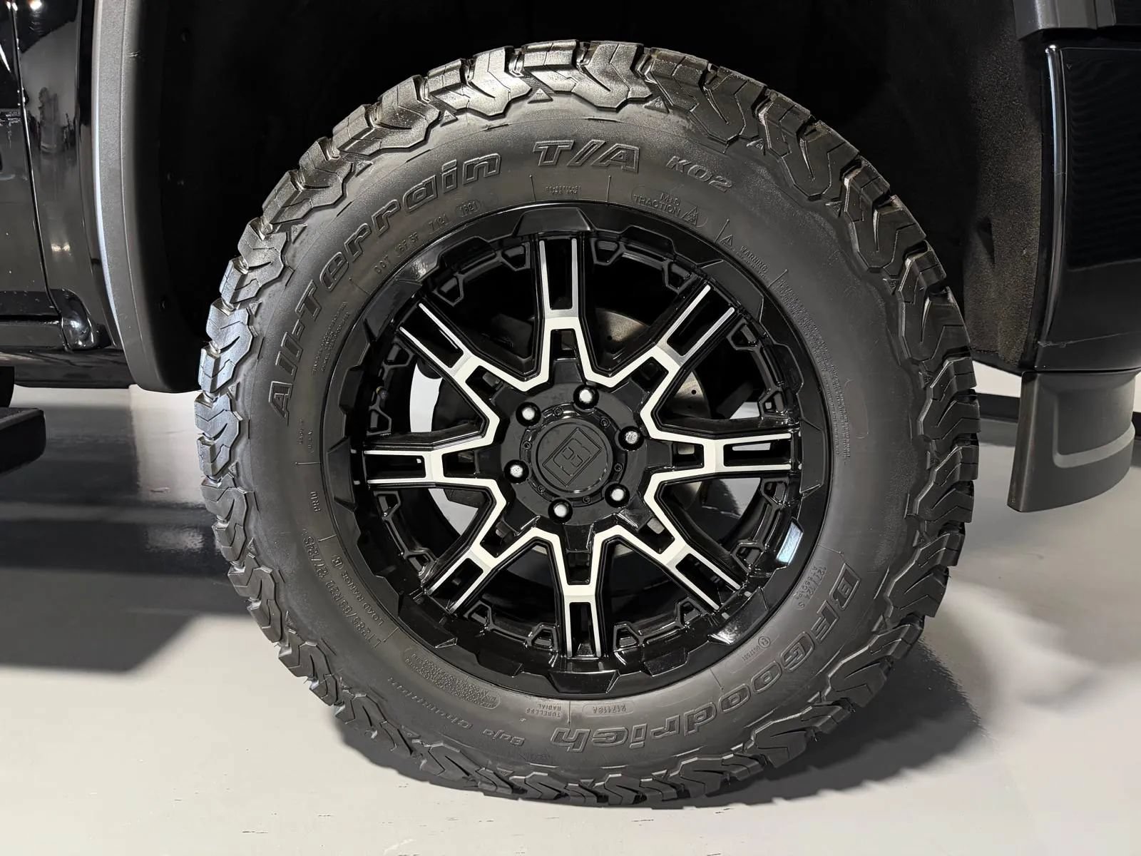 Used 2014 GMC Sierra 1500 Denali w/ Suspension Package, Off-Road AWD/4WD image 9