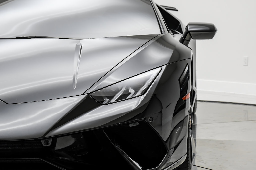 Used 2018 Lamborghini Huracan Performante AWD/4WD image 41