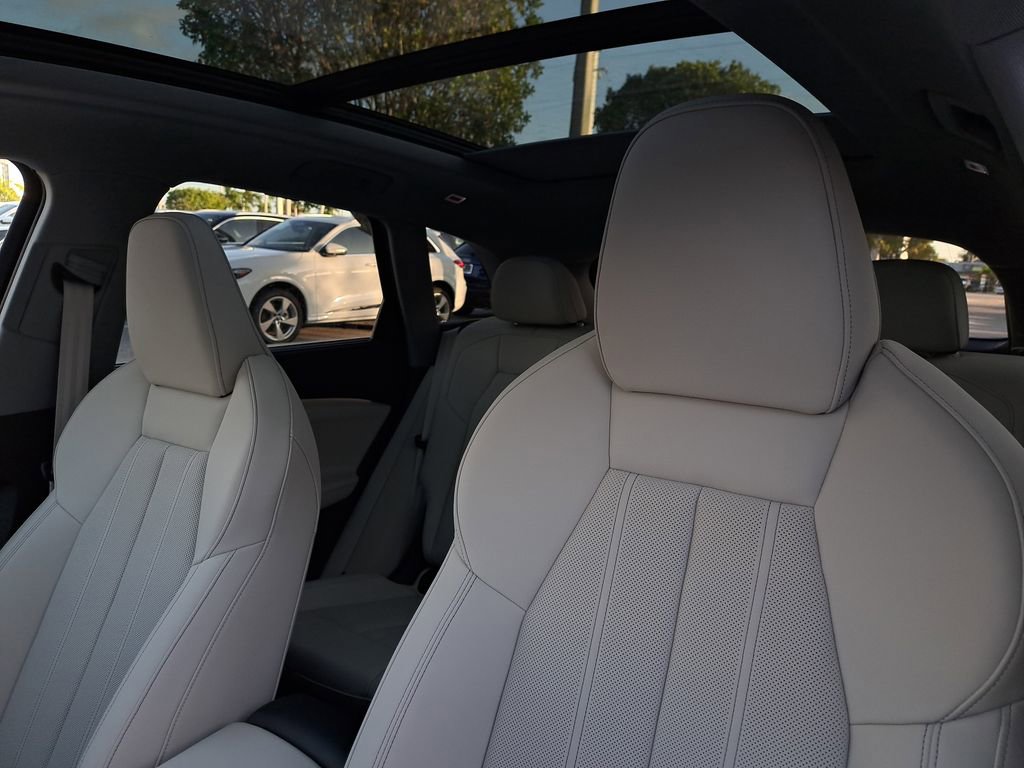New 2025 Audi Q5 Prestige image 17