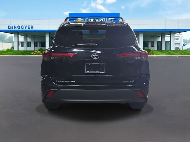 Used 2023 Toyota Highlander XLE image 7