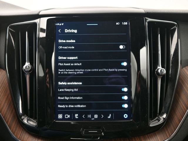 Used 2023 Volvo XC60 B5 Plus w/ Climate Package image 15