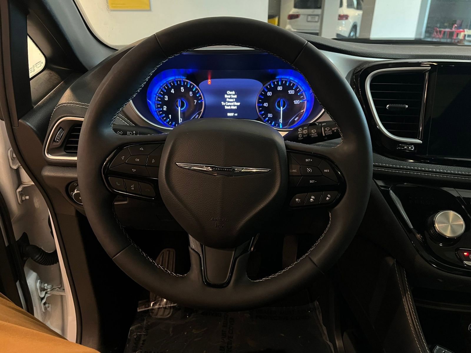Used 2025 Chrysler Pacifica Limited FWD image 30