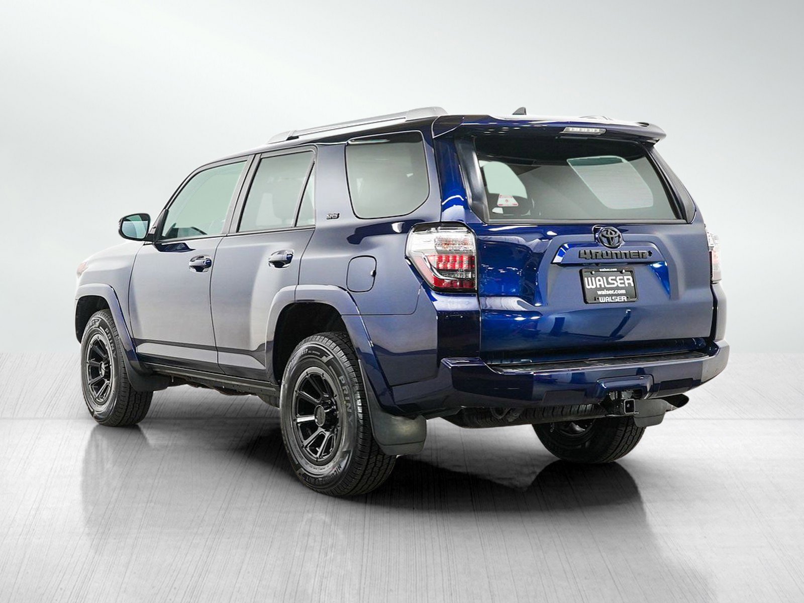 Used 2018 Toyota 4Runner SR5 Premium AWD/4WD image 3